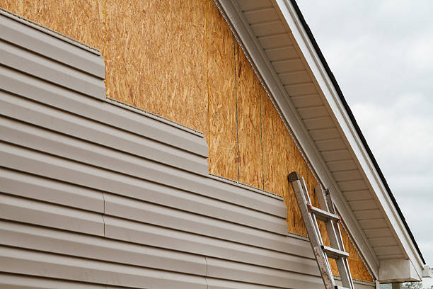 Professional Siding technician working in Mantua, OH